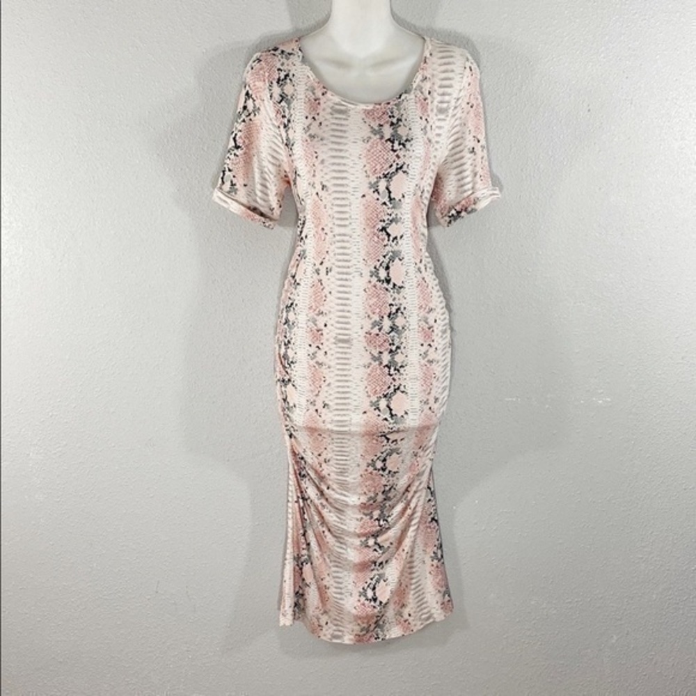 Isabella Oliver for a Pea in the Pod pink snake print midi dress - Picture 2 of 11